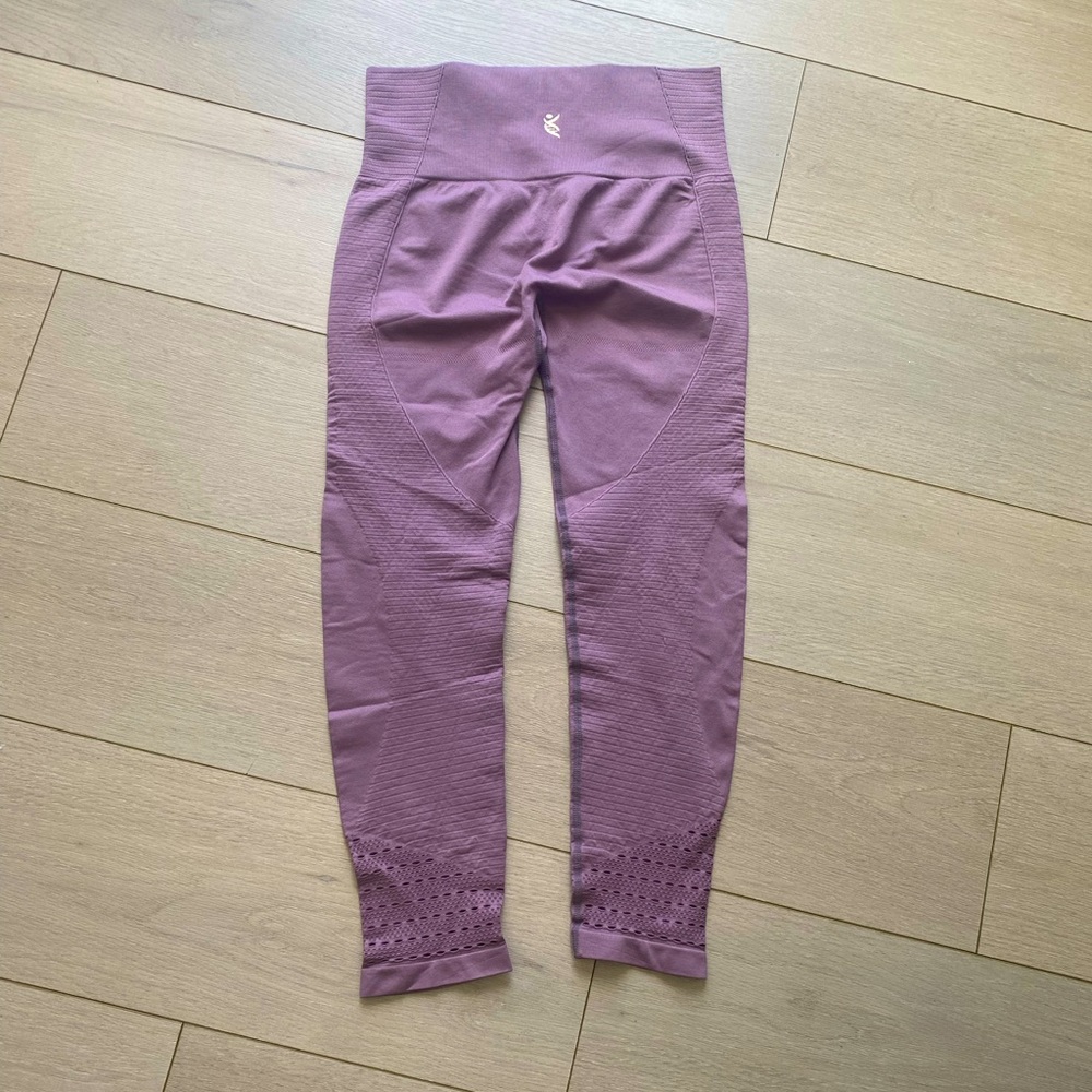 Yoga Trendy, Yoga Leggings, Seamless Gym Leggings, High Waisted, New (L) - Picture 2 of 3